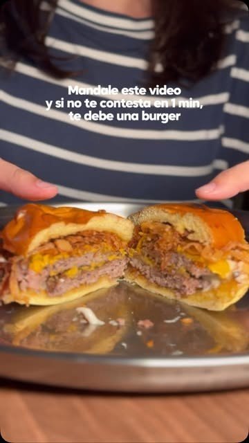 Hamburguesa cortada a la mitad